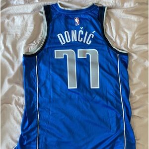 Nike NBA Luka Doncic #77 "Icon Edition" Jersey Size Men's Large